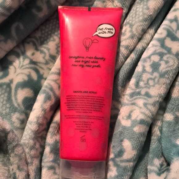Pink body lotion - Picture 2 of 3